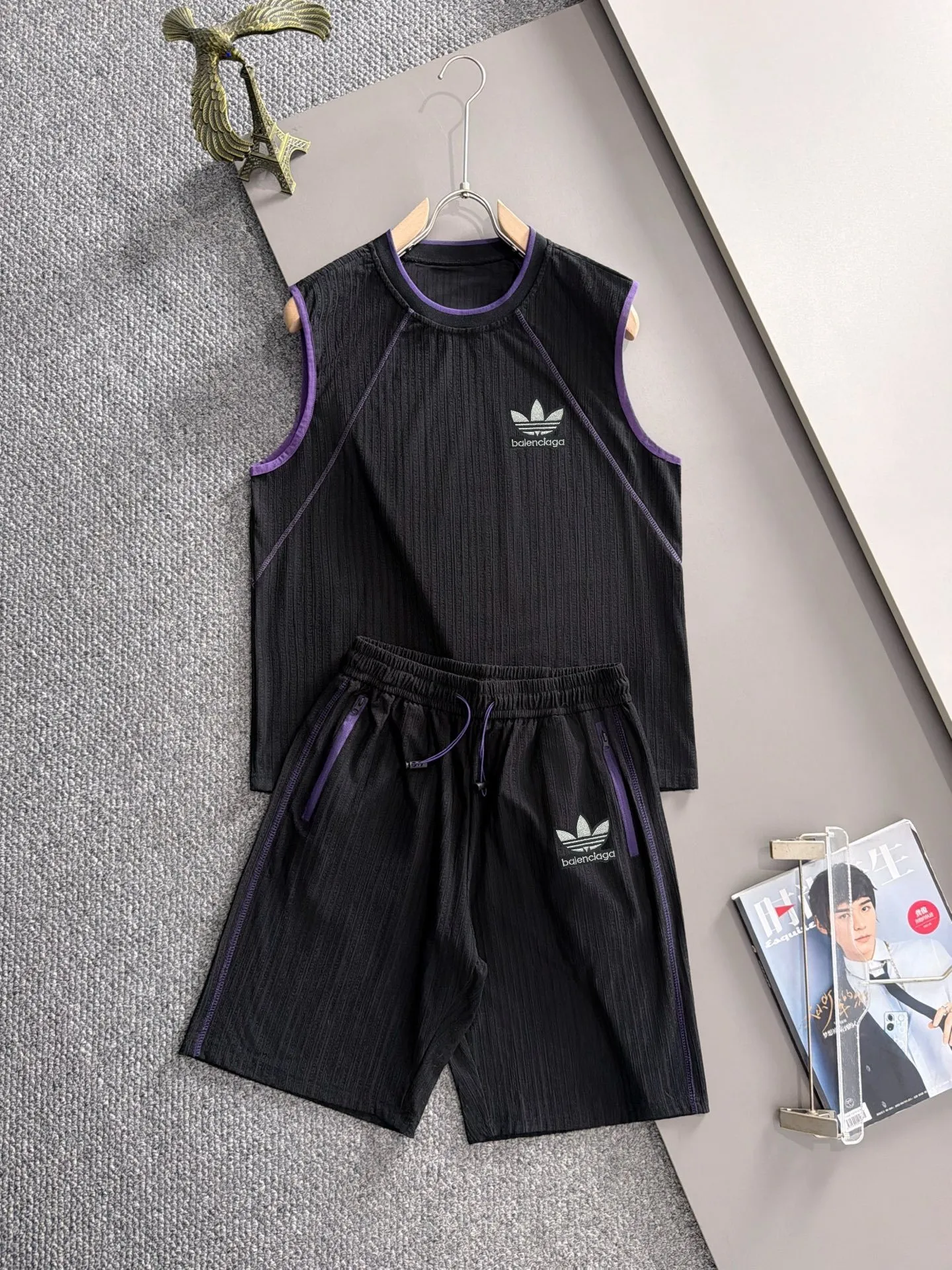 Paris Clover 2026 New Arrival summer casual suit has exquisite and high-end details and a full sense of luxury. Complete with three standards, customized Premium liquid ammonia cotton fabric, the upper body is crisp and stylish, comfortable and not tight. The clean and neat tailoring is full of urban style. You will feel good when you wear it. It is the first choice for Premium fashionistas. The upper body effect is super good! Sizes:M-3XL